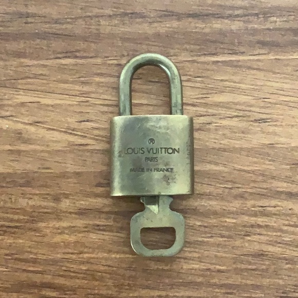 Louis Vuitton Brass '323' Padlock in Goldtone with Goldtone Key [a] - Picture 2 of 6